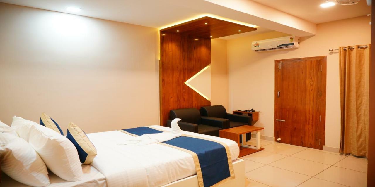 Nextel Inn, Calicut Екстер'єр фото