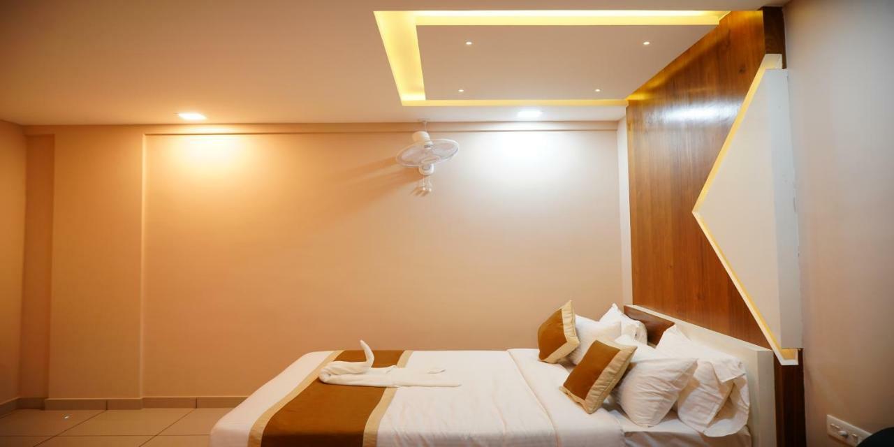 Nextel Inn, Calicut Екстер'єр фото